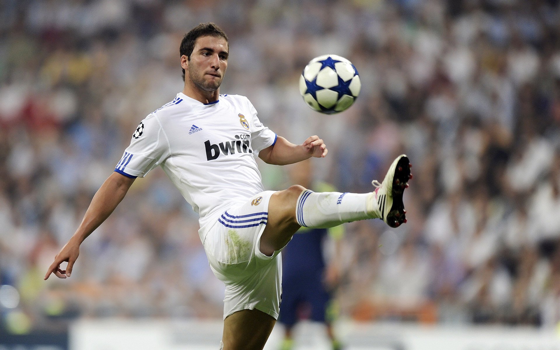 米兰体育app官网入口-C罗回应转会传闻称专注当前每一场球，c罗最新转会动向