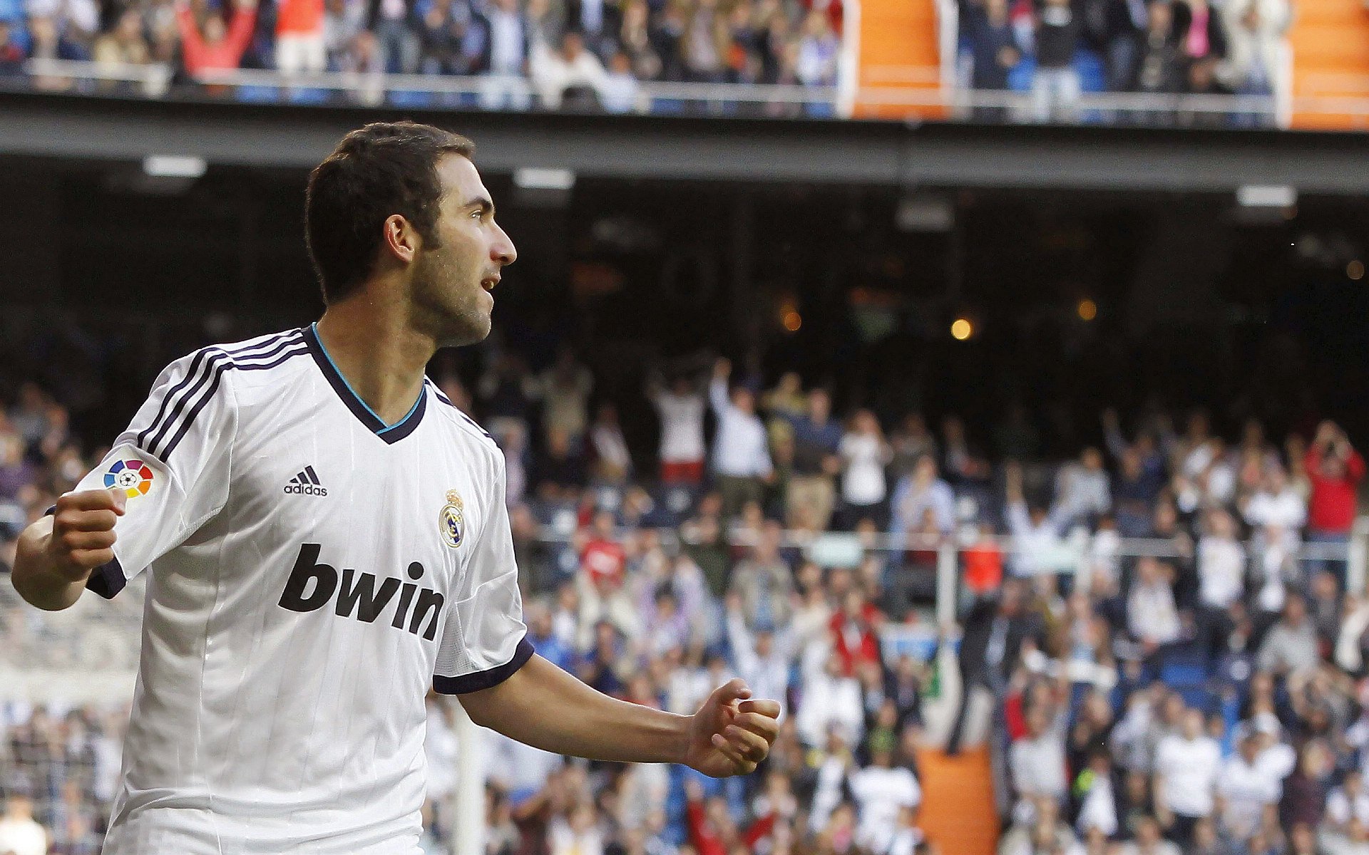 AC米兰队-“亚戈·卡尔曼：阿根廷橄榄球的未来巨星，值得期待的全能球员”