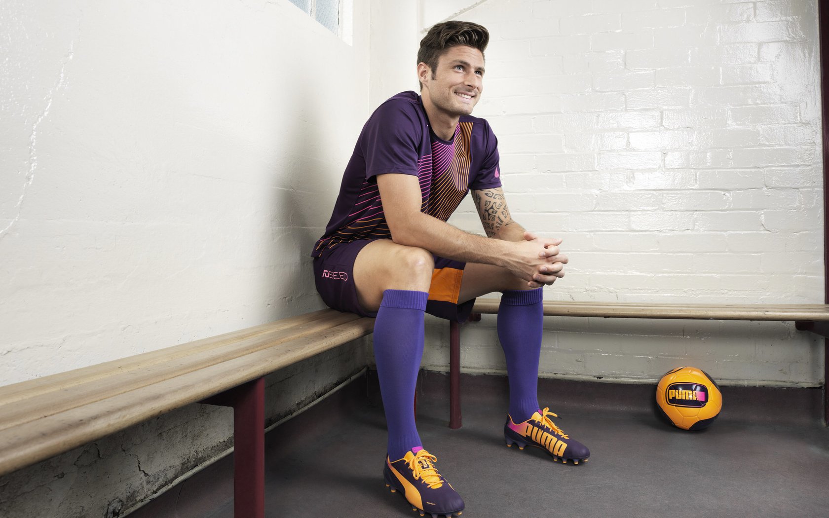 世界杯后：运动品牌开发“观赛专用鞋服” 兼顾舒适与球迷身份象征